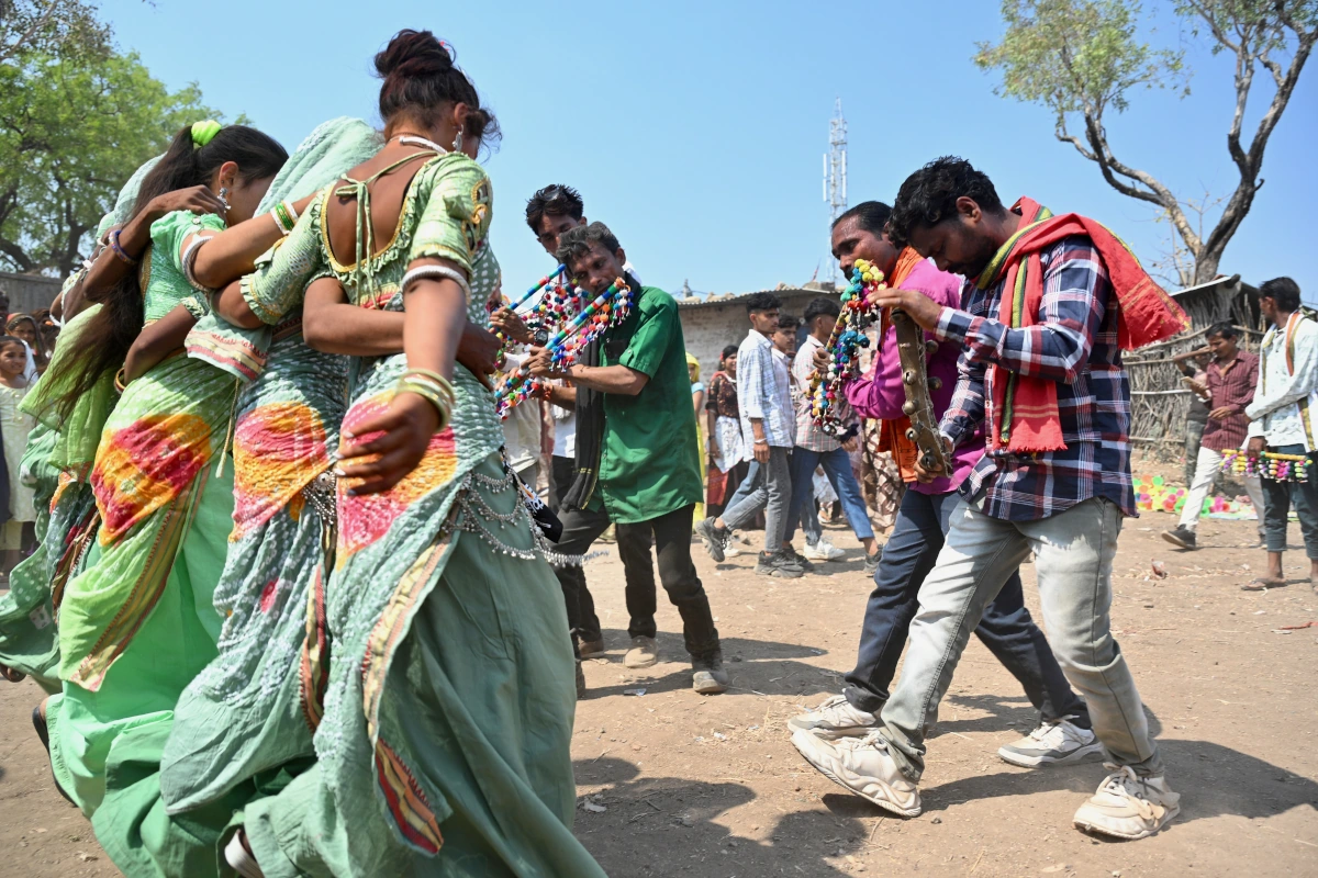 Circuit Holi avec les tribus du Gujarat, une immersion authentique dans les traditions colorées et festives.