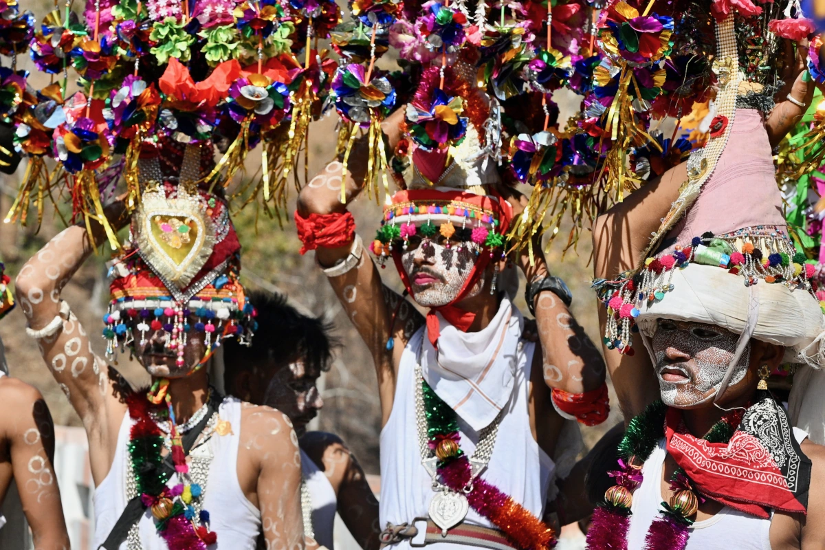 Célébration du festival de Kavant lors d’un circuit tribal hors des sentiers battus au Gujarat. 
